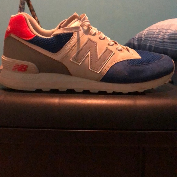 New balance 574 Athletic Shoes (Used) - Picture 1 of 6